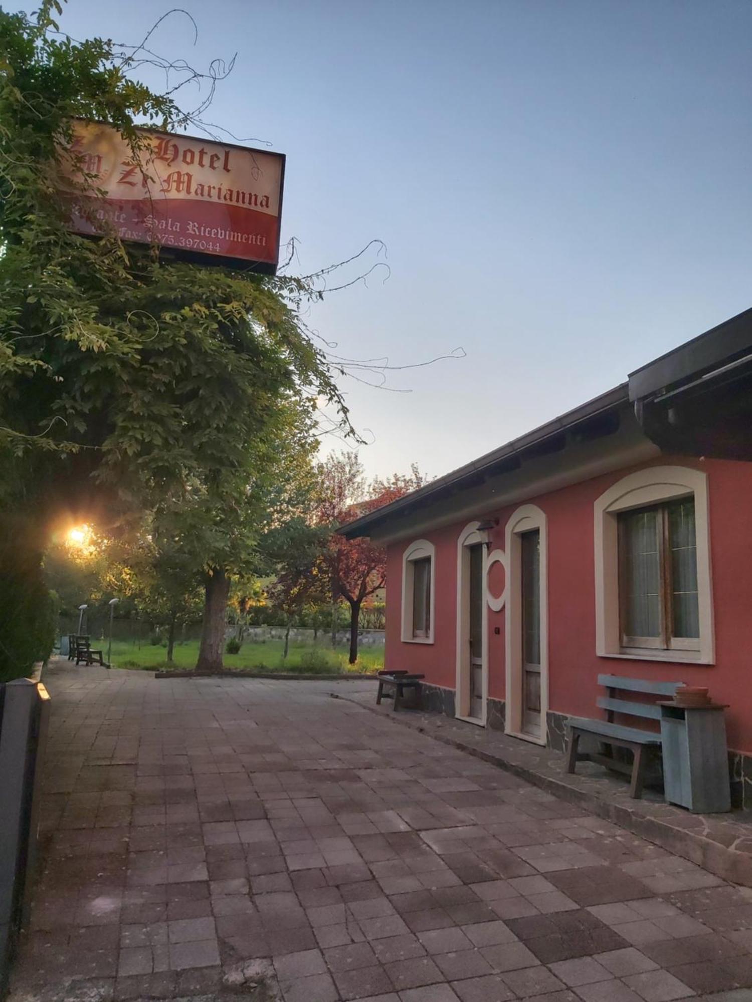 Hotel Zi Marianna Pertosa Luaran gambar